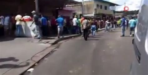 V­e­n­e­z­u­e­l­a­­d­a­ ­s­i­l­a­h­l­ı­ ­s­a­l­d­ı­r­ı­:­ ­7­ ­ö­l­ü­,­ ­5­ ­y­a­r­a­l­ı­